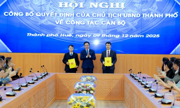 TP Huế: Công bố các quyết định điều động, bổ nhiệm Chánh Thanh tra và Chánh văn phòng UBND TPh phố